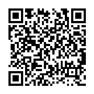 没想到这里附近的大山里竟然有着露出地表的石油二维码生成