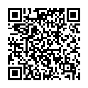没有任何间隙地将泰坦巨人那巨大的身体给包裹起来二维码生成