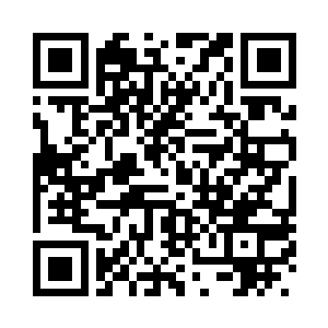 没有拿拐棍的一手拼命的朝他们摇二维码生成