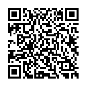 没有注意到在门外的停车场上有个人将要下车时二维码生成