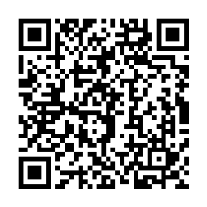 没有看一眼倒飞出去的男子只是嘴里发出了一声喃喃的自语二维码生成