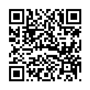 沿着桌子和蒋钦玩起了捉迷藏的游戏二维码生成