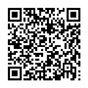 沿途街道两侧屋檐下内装灯泡的灯笼开始陆续亮起二维码生成