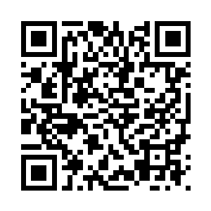 泰勒和高扬开始蹲下来仔细的搜查二维码生成