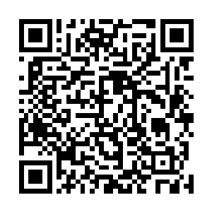 泰坦符文银河战舰的四周展现出无数奇怪绚烂的七彩符号二维码生成