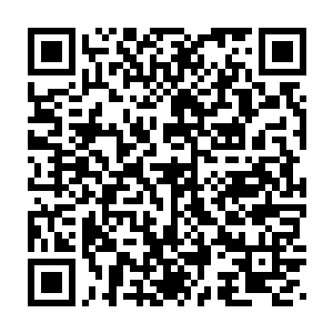 泰然自若的上前一步向龙椅之上的嘉靖帝以及堂下的三位阁老拱手二维码生成