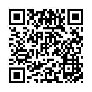 洛花花抱着洛悠悠的脖子一脸的撒娇二维码生成