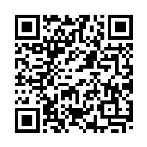 洪天九见李奇还在用纸扇挡在面前二维码生成