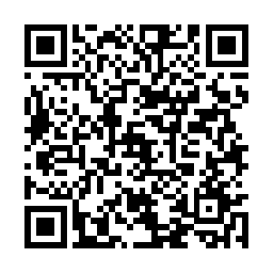 洪涛得意洋洋的指了一下台口旁边的灯光音响师傅二维码生成