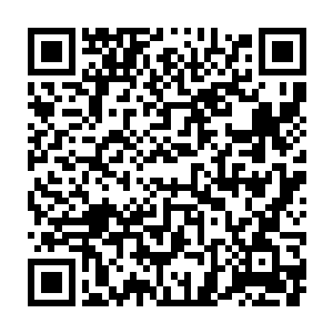 洪涛那只灵巧的右手已经把韩雪旗袍右侧那十多颗扣袢全都解开了二维码生成