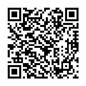 流墨墨原本冰冷的脸突然皱起眉脸上闪出痛苦之色二维码生成