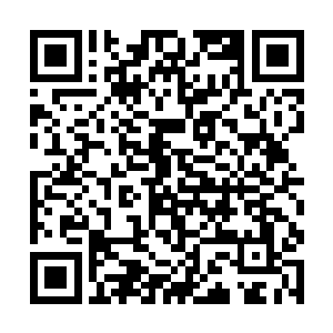 流墨墨回头就见安陵正看着传送宝石打开的通道发愣二维码生成