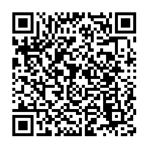 浑身上下散发出一股恐怖的压抑的气息的中年人眼睛猛地瞪得大大的二维码生成