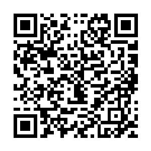 浑身的灰黄色沙漠迷彩本就不是这帮军阀武装人员能够配备的二维码生成