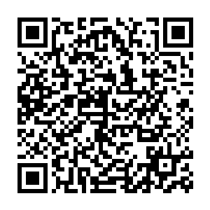 浮出水面的时候抹了一把脸上的水就对着船舷上的几人说着自己的感受二维码生成