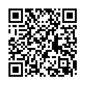 海勒就在旁边一语不发的安静的看着二维码生成
