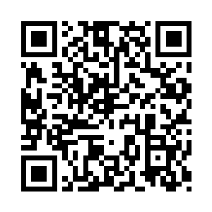 淡淡一笑一伸手将人拉近了怀里朗声笑道二维码生成