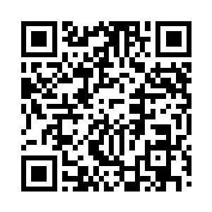 深坑之中露出了一大片漆黑无比的黑色石头二维码生成