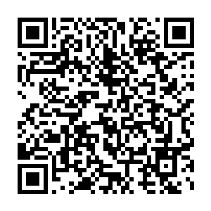 深邃地目光里能够看到一缕缕混黑色的丝线蔓延到血红色的双眼上二维码生成