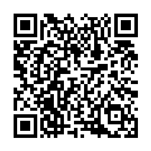 淳朴的乡民们对着有礼貌的小姑娘却不由目光躲闪二维码生成