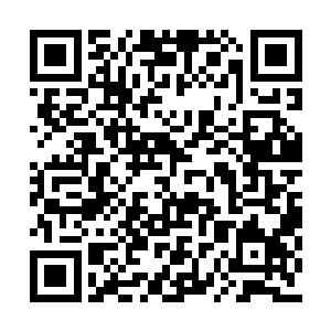 清醒过来的美女杀手活动了一下婀娜多姿的身体二维码生成