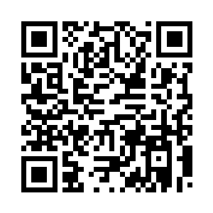 温柔的把戒指套在了她的无名指上二维码生成