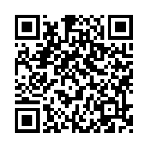 游艇上的三个女孩子才仿佛刚刚灵魂归窍似的二维码生成