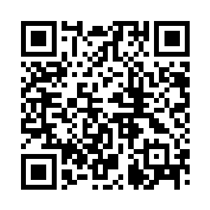 溟樱傻傻看着站在她身后不远处的男人二维码生成