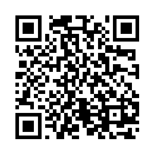 满是窟窿的t恤一直盖到了小孩的膝盖上二维码生成