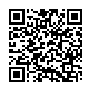 满脸不可思议地看着飞上天的足球……二维码生成