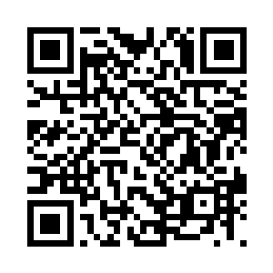 火狐笑着和小宝一起向张潇晗几人追去二维码生成