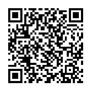 火车站旁的那个跳蚤市场到了晚上的时候才真正热闹起来二维码生成