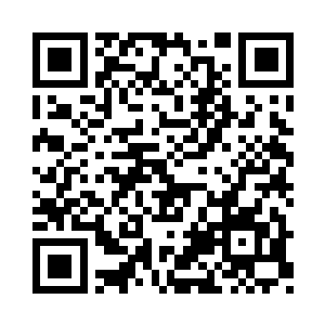 灵力控制着他的身子从黑衣人的身边穿过去二维码生成