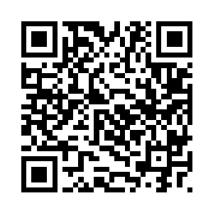 烟头准确的落在不远处的垃圾桶里二维码生成