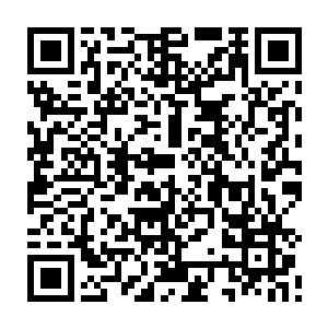 烦躁不已的莫崎沉着脸看着晶板上弹出的光幕上出现的长相猥琐的中年男子二维码生成