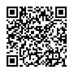 热热闹闹的在宣武门外面的大广场上开始表演了二维码生成
