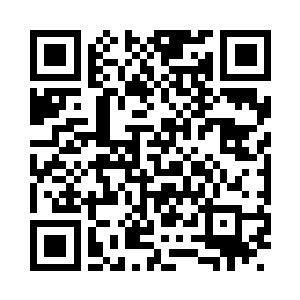焦急的胖子张真冒着险继续往教室里面瞅二维码生成