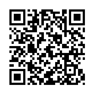 然后一双因为喝了酒而发红的眼睛盯着赵雅晴二维码生成