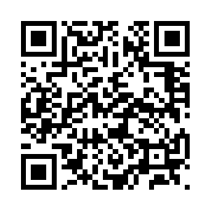 然后一大群人就呼啦啦地从雨果面前经过二维码生成