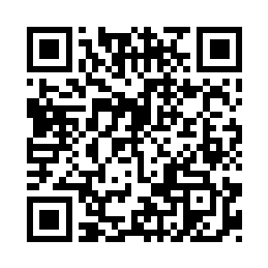 然后一把把那个中年男人给推到一边二维码生成