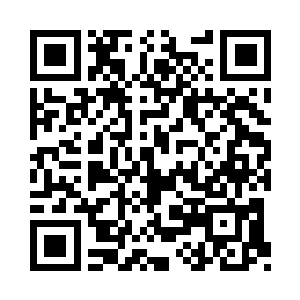 然后一阵纷纷扬扬的纸钱从半空中飘落下来二维码生成