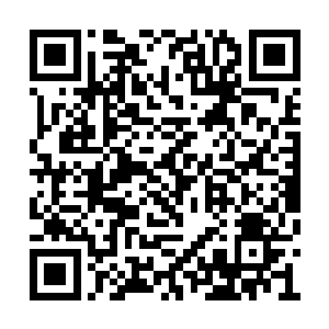 然后上身在这么炎热的天气下依旧穿着战术背心二维码生成