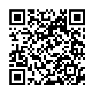 然后不动声色的坐到离他们有些距离的竹椅上二维码生成