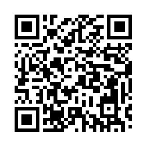 然后从口袋里掏出一个包装精致小礼盒二维码生成