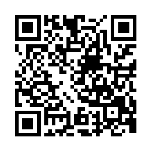 然后从抽屉拿出昨晚买的那本时尚杂志二维码生成