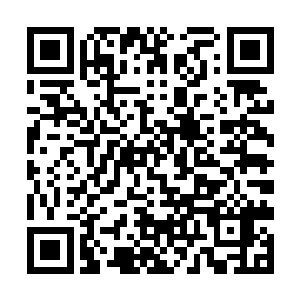 然后从最上首那座近四十米高的巨大雕像后面绕过去二维码生成