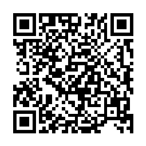 然后他就听到窗外隐隐约约传来一阵悠长而尖锐的警报声二维码生成