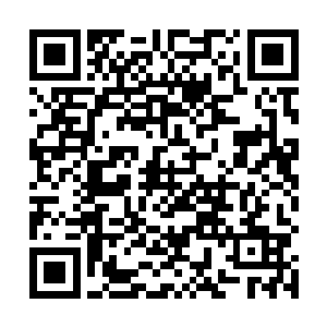 然后便脚不染尘轻快无声的往第六幢别墅的正门潜过去二维码生成