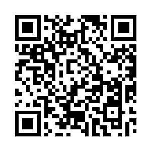 然后其中有两个女生似乎注意到了雨果二维码生成