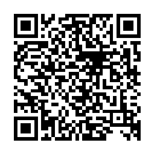 然后又去京城里那些极上档次的高档推拿会所将我的名片分发了二维码生成